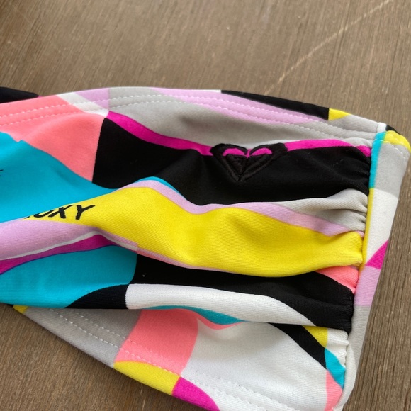 Roxy 2 piece bikini (Size 6/8) - Picture 3 of 7